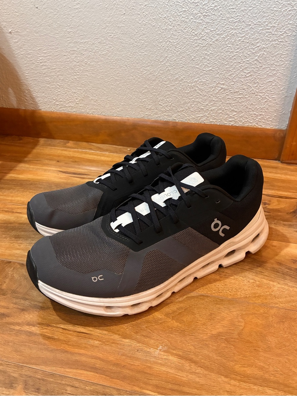 On Cloud Men’s Cloudrunner Athletic Running Sneaker Shoes, gray/black- size 12